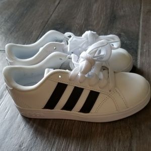 LIKE NEW! Adidas Baseline Sneakers